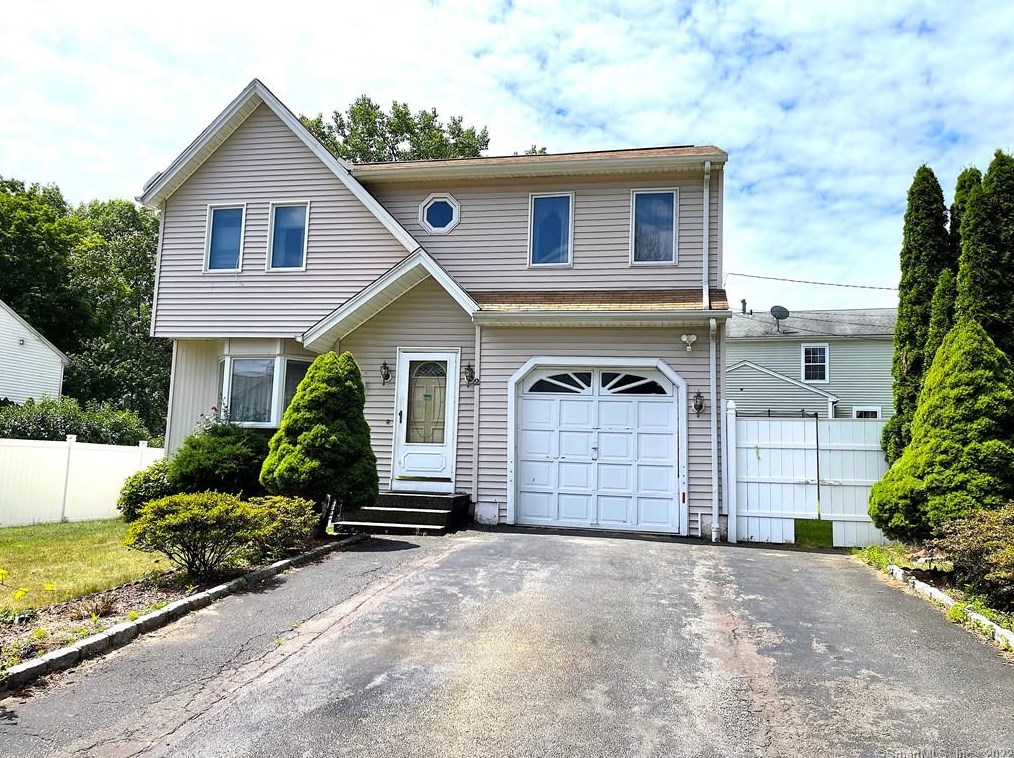 2 Davies Ct, Ansonia, CT 06401