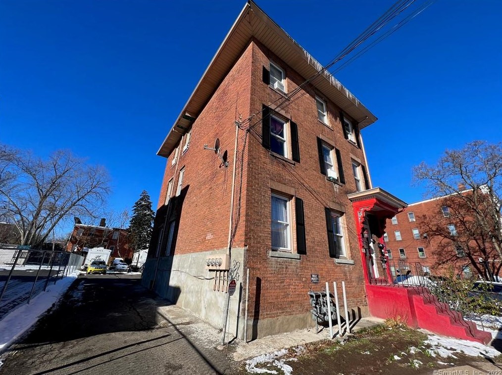 163 Affleck St, Hartford, CT 06106-2305