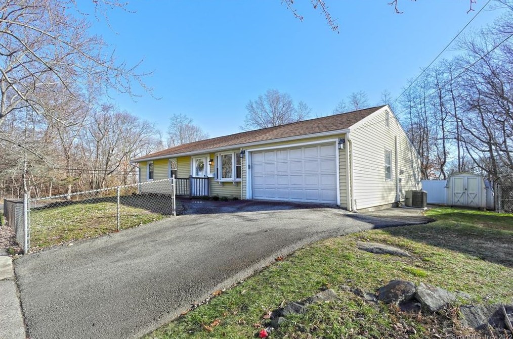 4 Windsong Ln, Milford, CT 06460