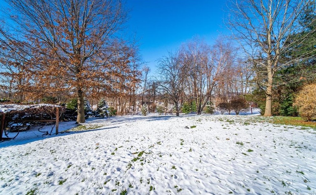 21 Susan Ln, Meriden CT 06450-6848 exterior