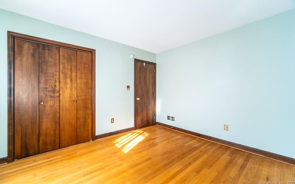 21 Susan Ln, Meriden CT 06450-6848 exterior