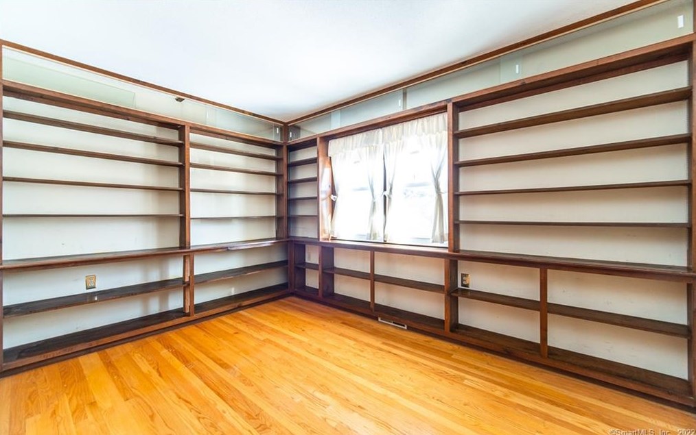 21 Susan Ln, Meriden CT 06450-6848 exterior