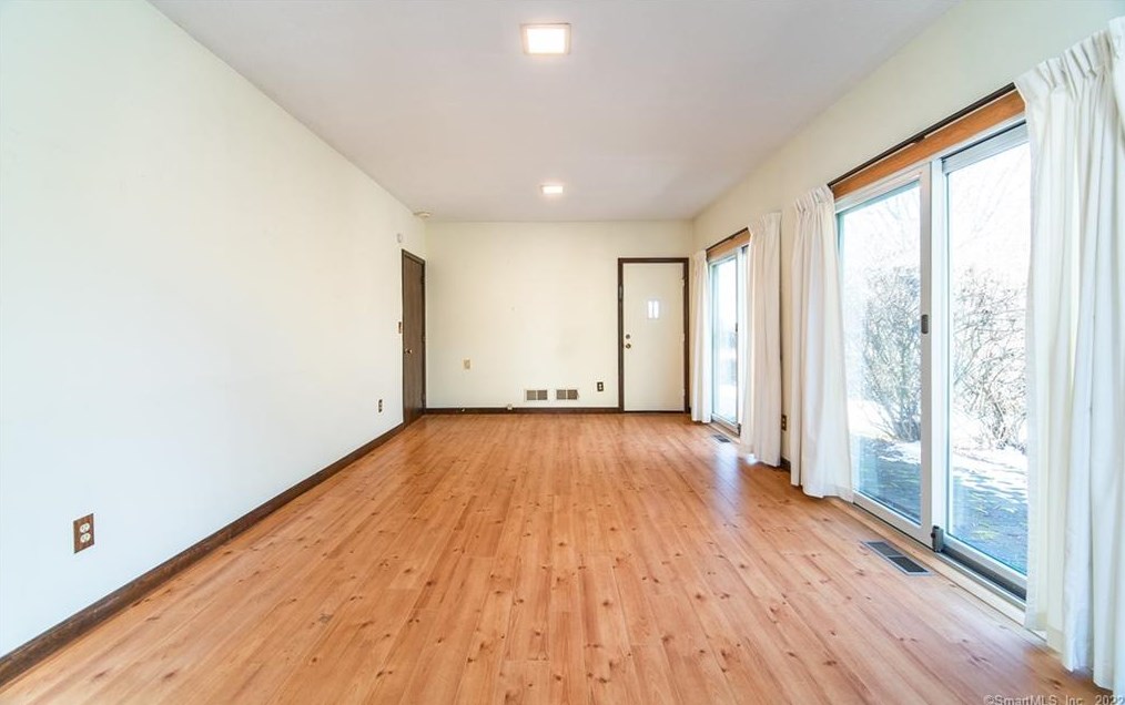 21 Susan Ln, Meriden CT 06450-6848 exterior