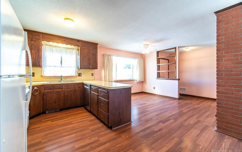 21 Susan Ln, Meriden CT 06450-6848 exterior