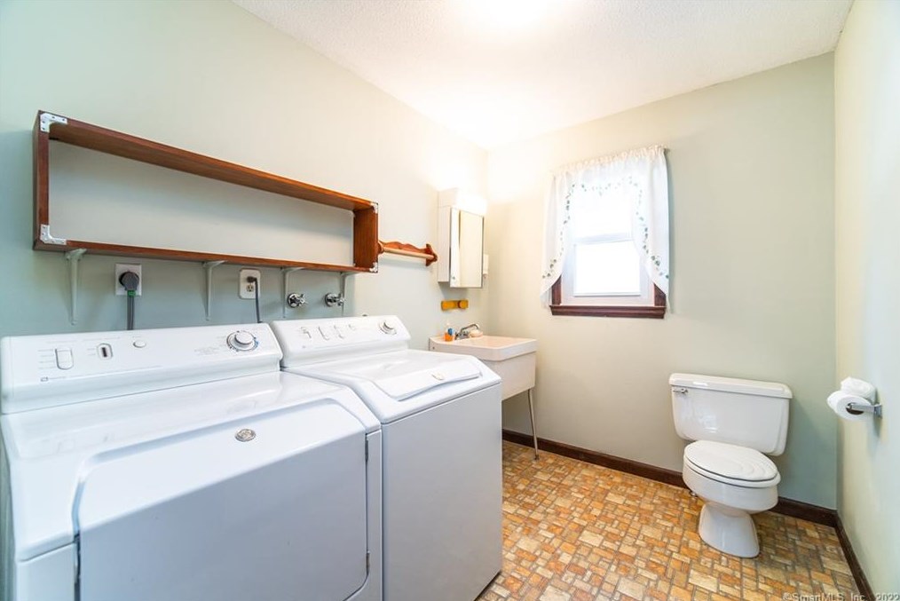 21 Susan Ln, Meriden CT 06450-6848 exterior