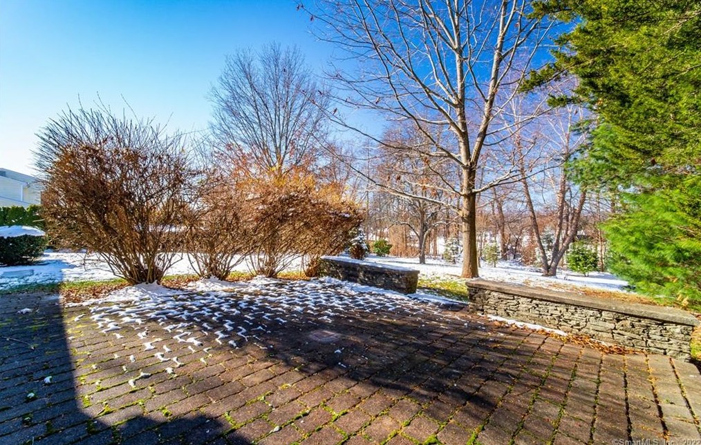 21 Susan Ln, Meriden CT 06450-6848 exterior