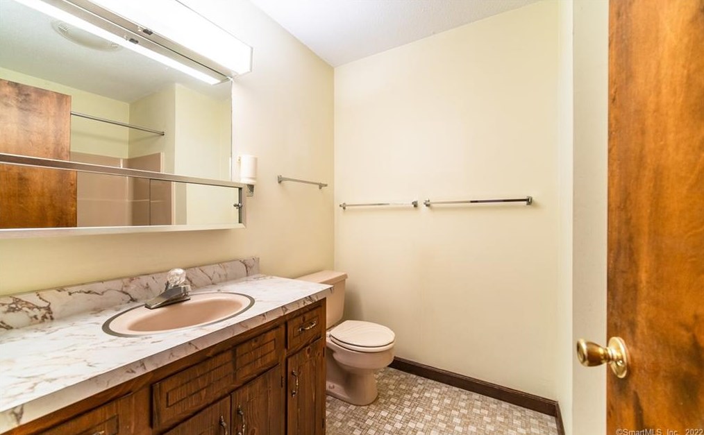 21 Susan Ln, Meriden CT 06450-6848 exterior