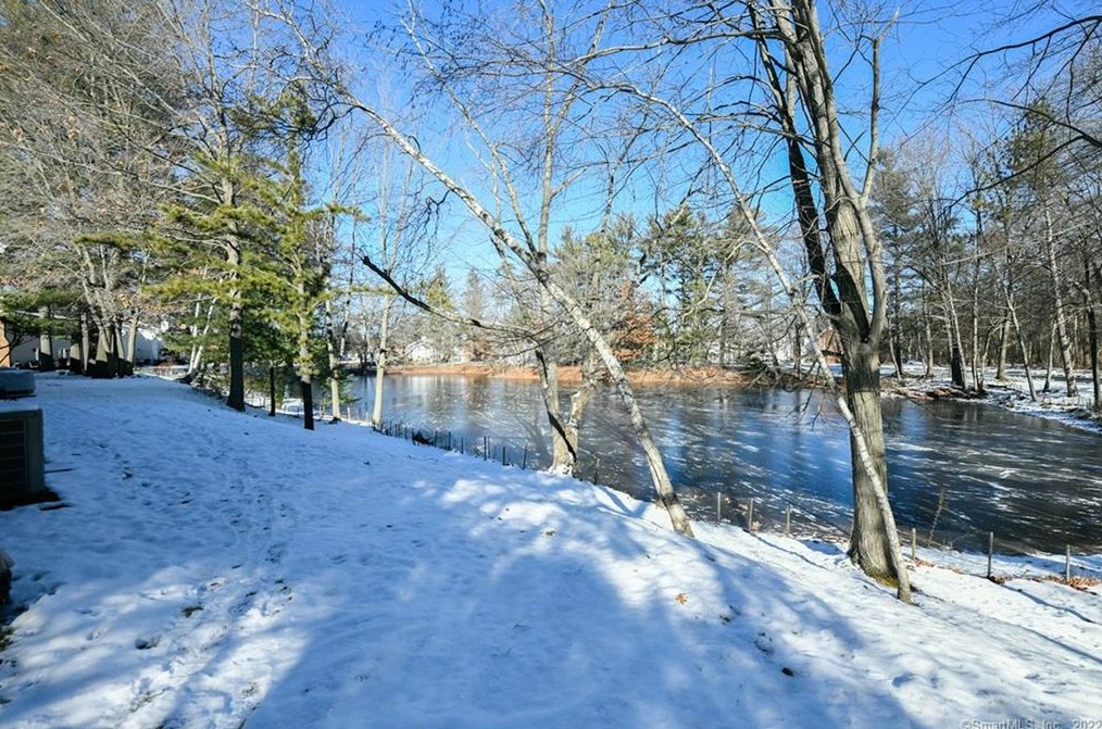 190 Tomlinson Ave #8c, Plainville, CT 06062