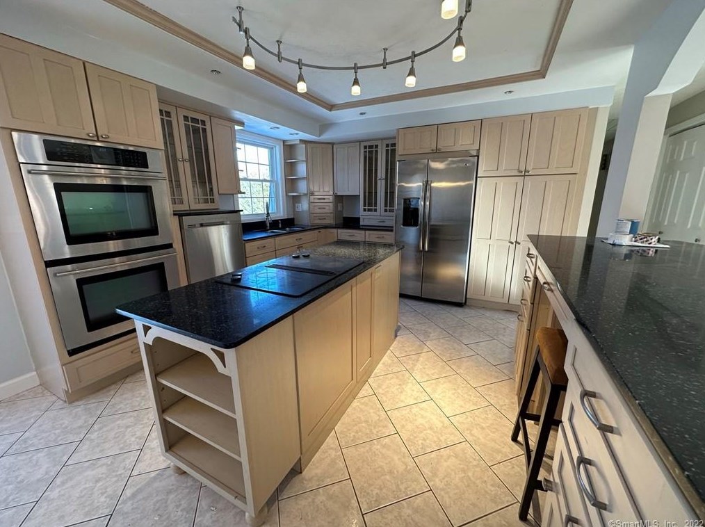 62 Fireside Ln, Bristol, CT 06010