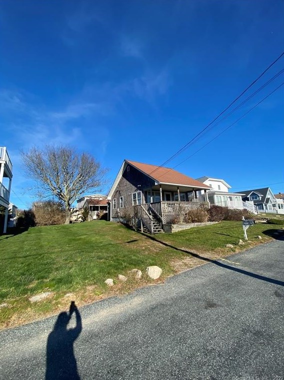 8 Hawthorne Ave, South Kingstown, RI 02882