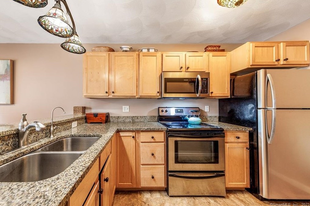 297 Sabin St #12, Putnam, CT 06260