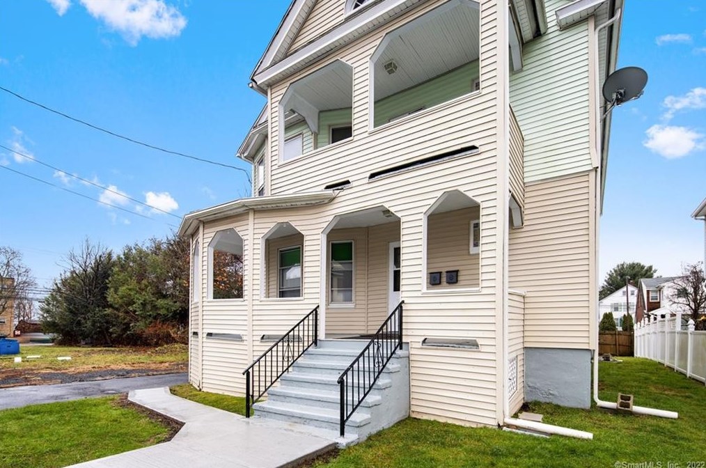 16 Overlook Ave, New Britain, CT 06053