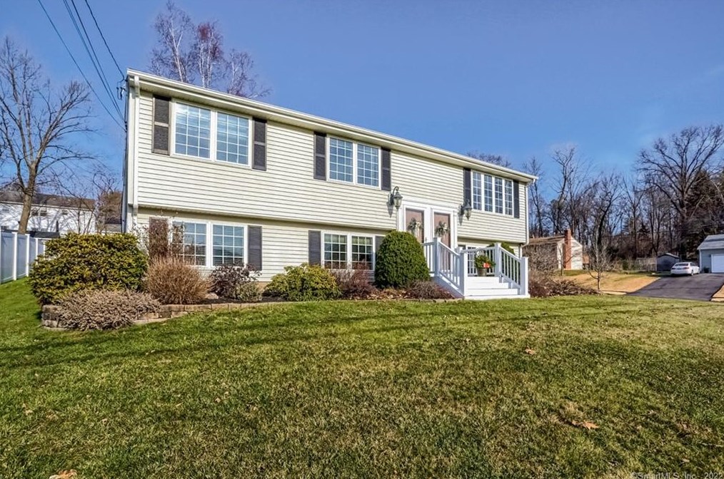 71 Maxwell Dr, Plantsville, CT 06479