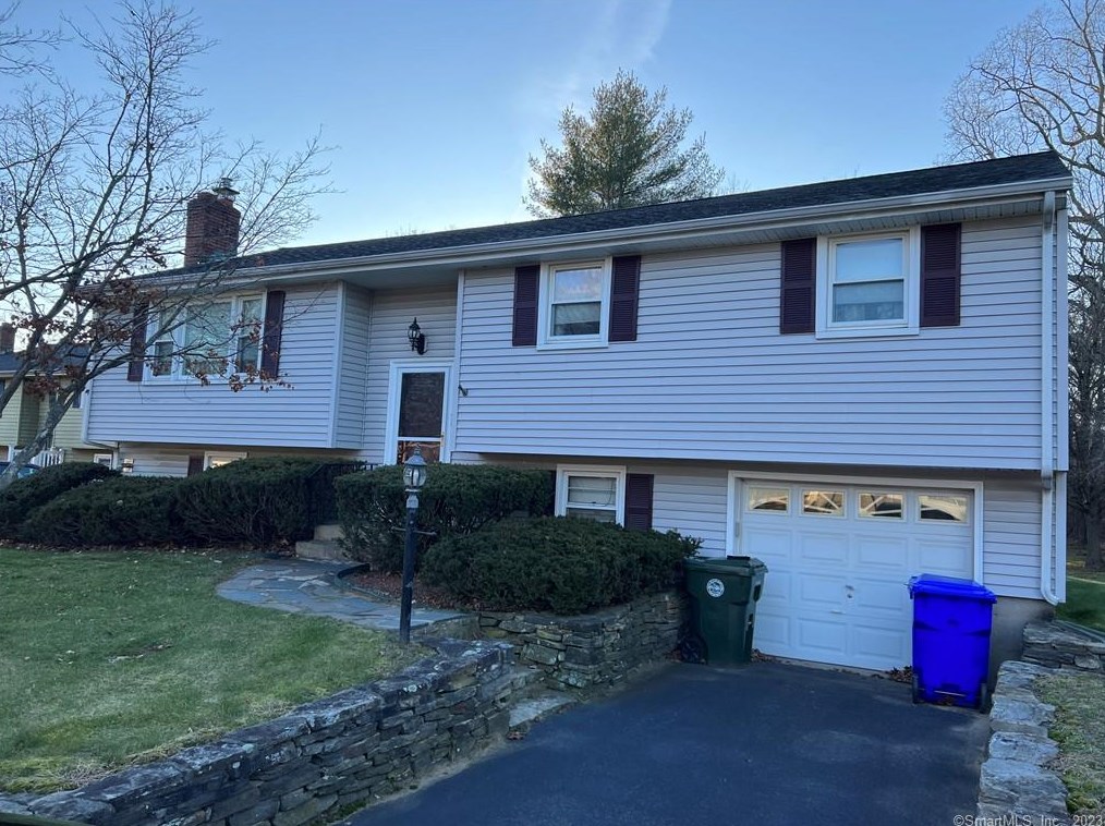 71 Cross Dr, Hartford, CT 06118-2720