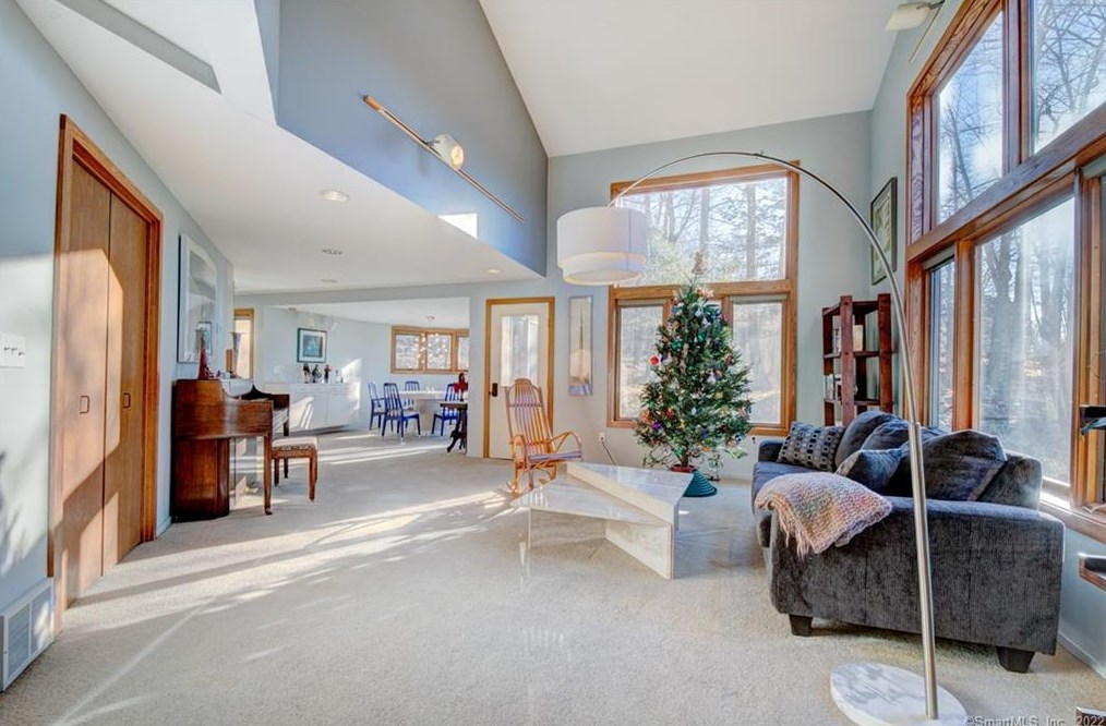 139 Wyneding Hill Rd, Manchester, CT 06040