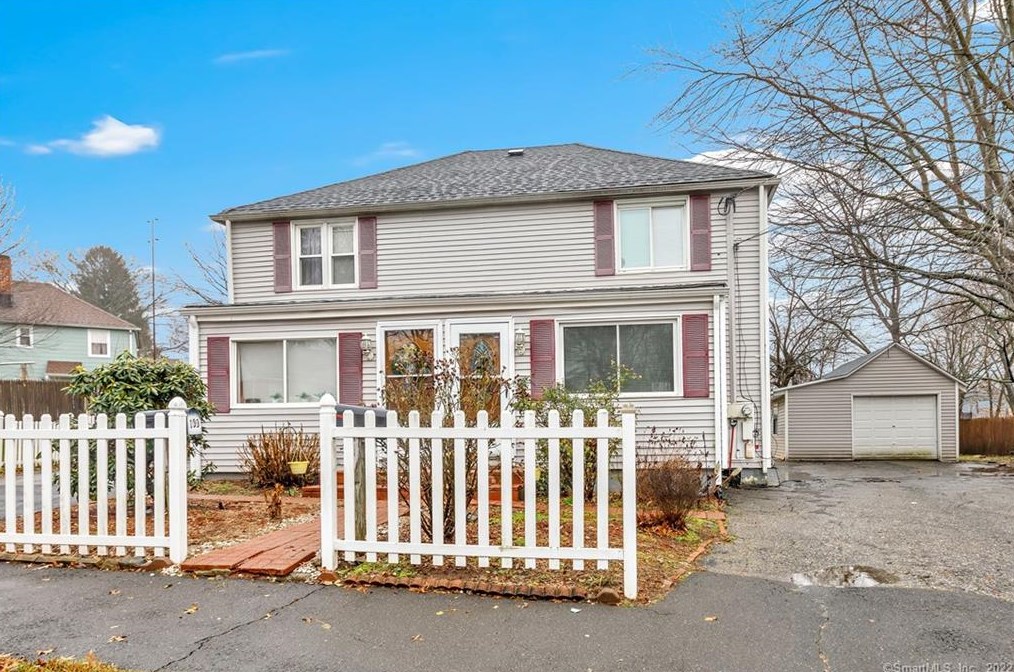 96 Manila Pl, Bridgeport, CT 06610