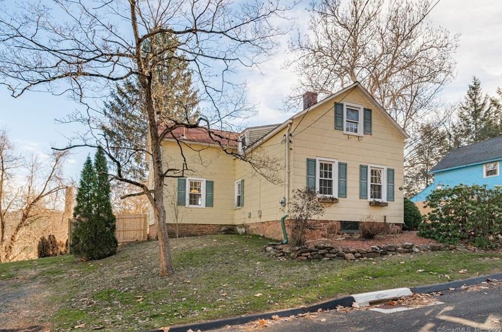 26 Woodland St, Simsbury, CT 06070-2437