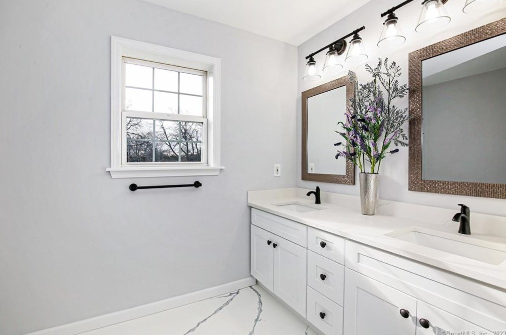 144 Bullard St, Fairfield CT  06825-3717 exterior