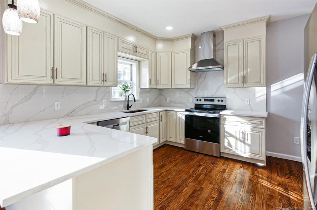 144 Bullard St, Fairfield CT  06825-3717 exterior