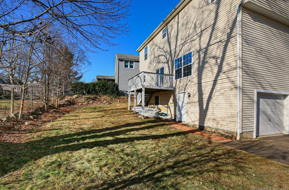 144 Bullard St, Fairfield CT  06825-3717 exterior