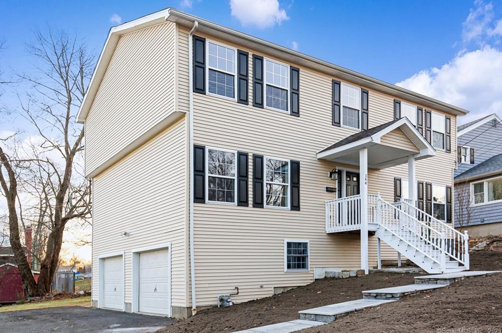 144 Bullard St, Fairfield CT  06825-3717 exterior