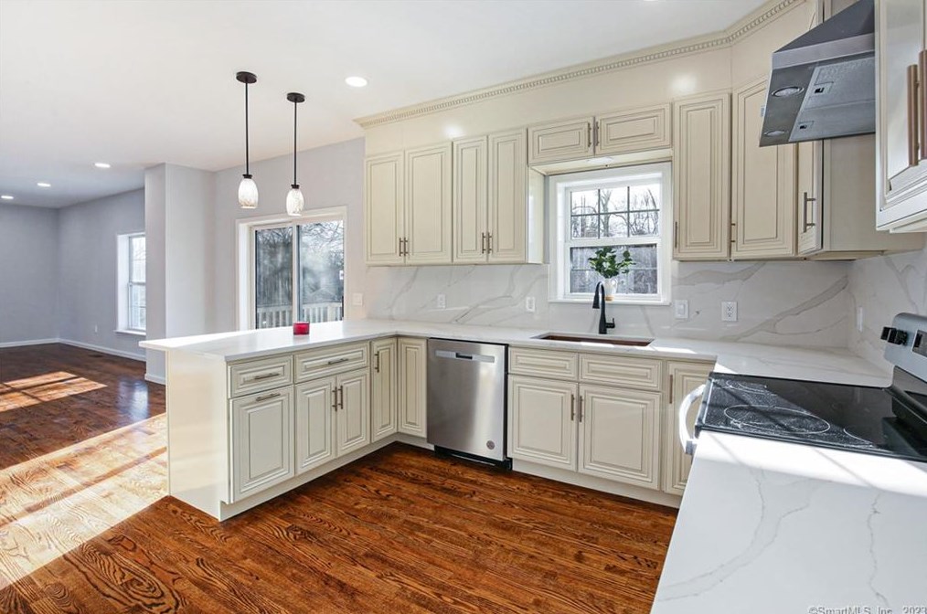 144 Bullard St, Fairfield CT  06825-3717 exterior