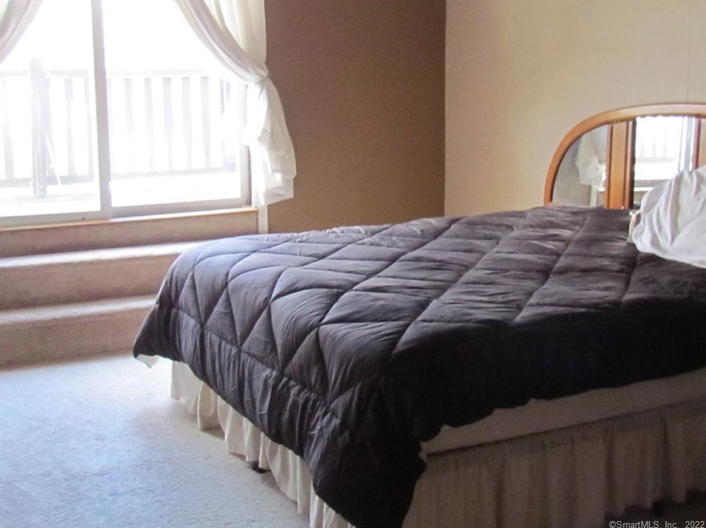 18 Lin Sal St, Windsor Locks, CT 06096