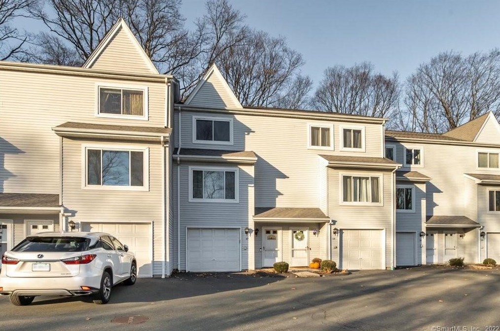 69 Northwest Dr #17, Plainville, CT 06062