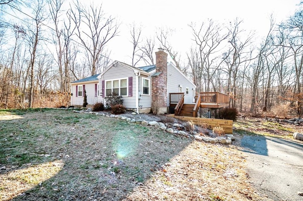 65 Whalehead Rd, Gales Ferry, CT 06335
