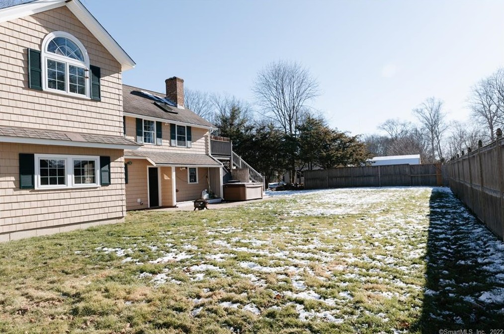 16 Hickory Ln, Ivoryton, CT 06442-1241