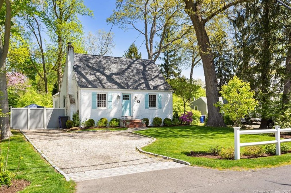 105 Witch Ln, Norwalk, CT 06853