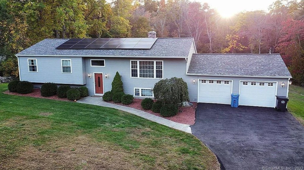 20 Coachman Pike, Gales Ferry, CT 06339