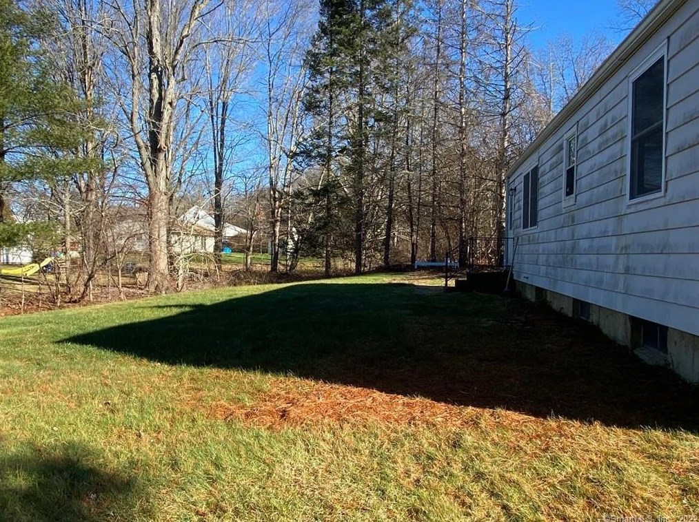 36 James St, Colchester, CT 06415