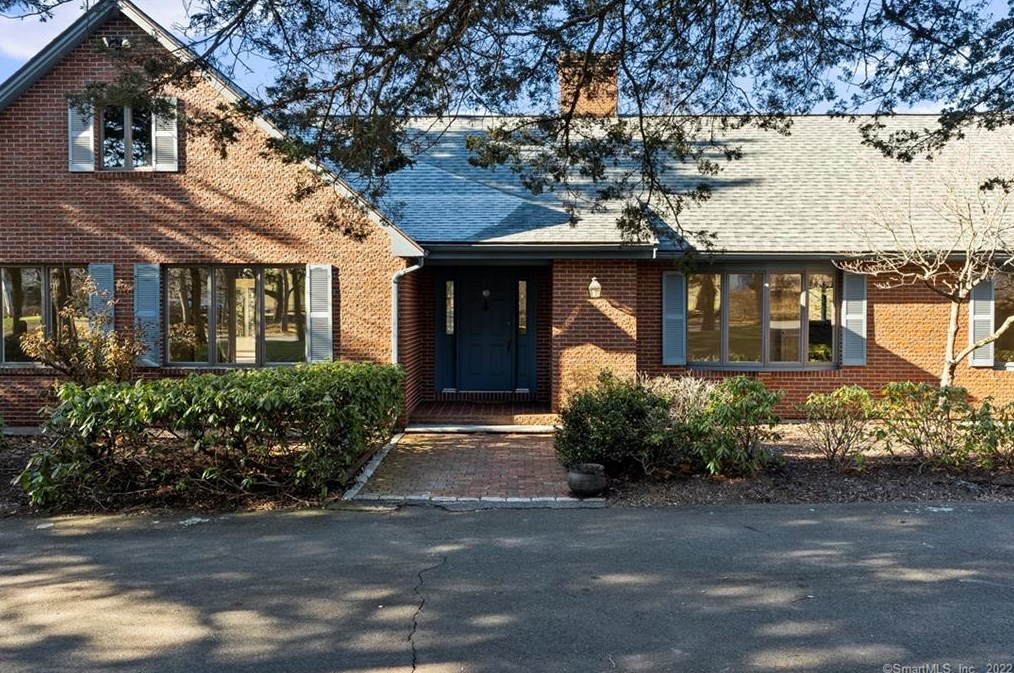 63 Duncaster Rd, Bloomfield, CT 06002