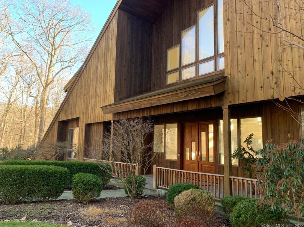 50 Spring Hill Ln N, Stamford, CT 06903