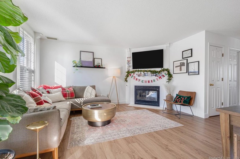 64 Morning Glory Dr, Middletown, CT 06457