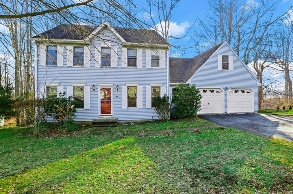 45 Shadows End Ln, Milford, CT 06460