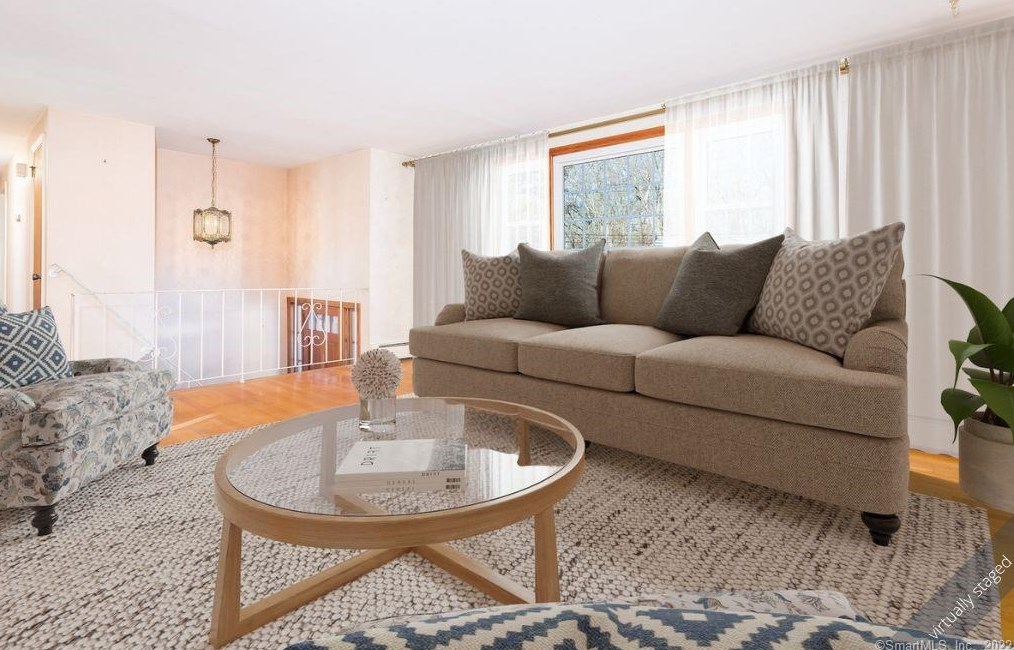 33 Woodland Rd, Bloomfield, CT 06002