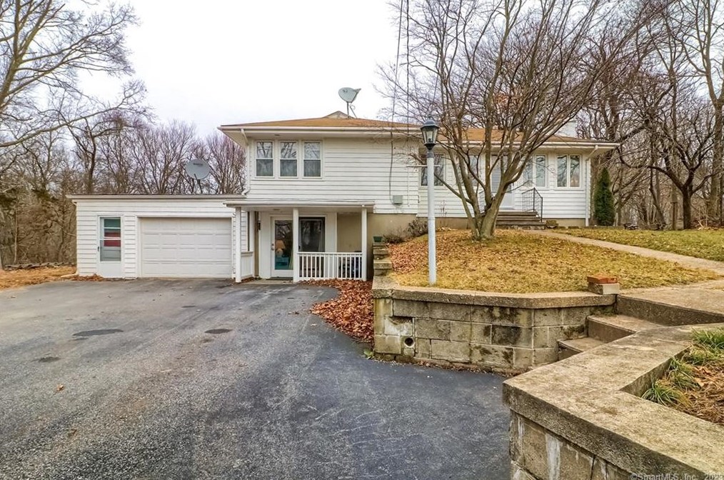 3 Bloomingdale Rd, Quaker Hill, CT 06375
