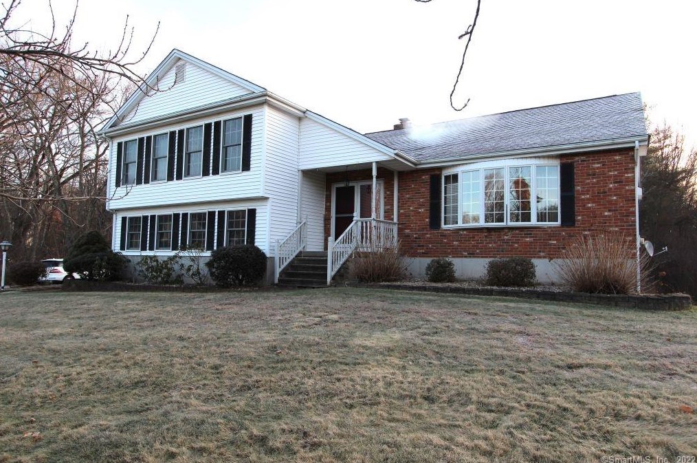 90 Squires Dr, Southington, CT 06489