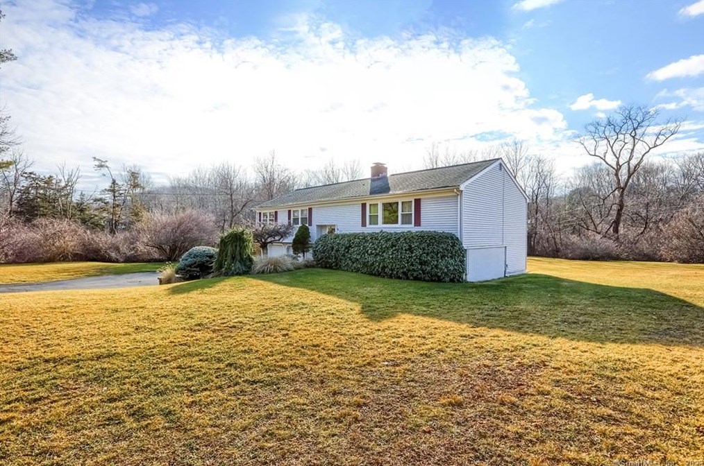23 Beaver Brook Rd, Ridgefield, CT 06877
