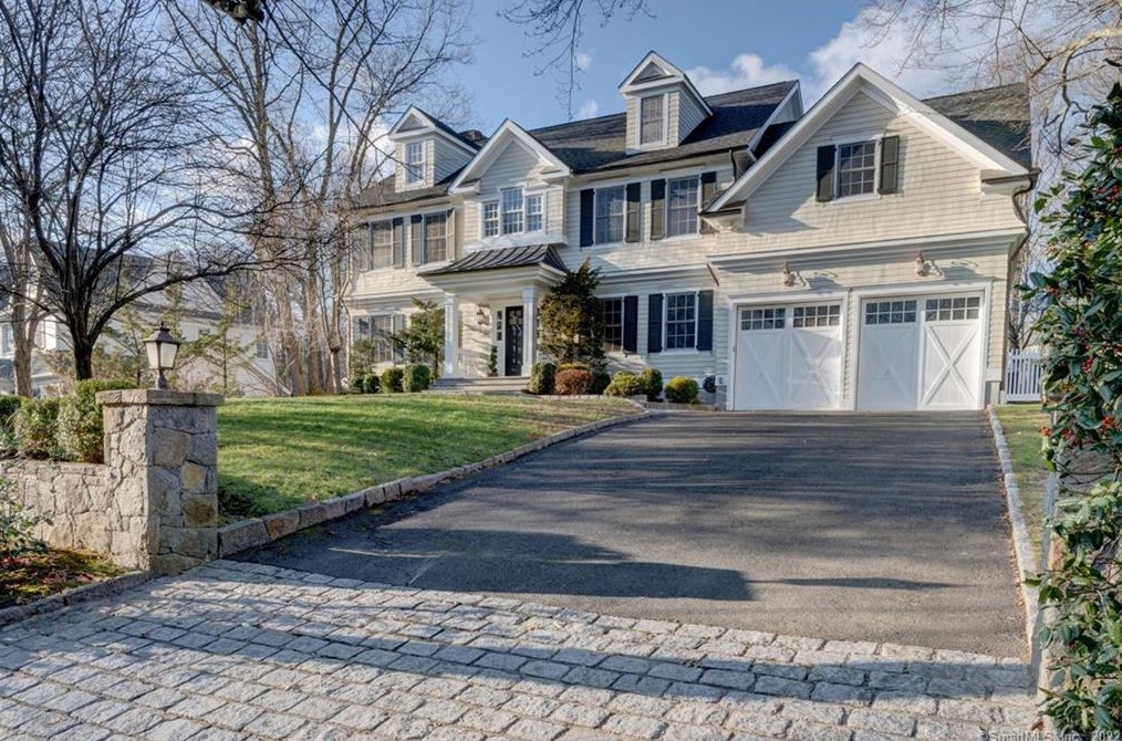 9 Dandy Dr, Cos Cob, CT 06807-2204