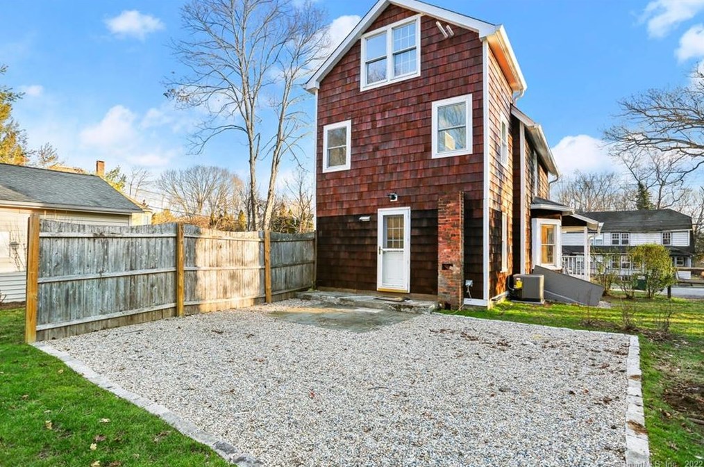 152 Portland Ave #a, West Redding, CT 06896