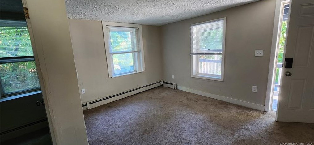 4 Maiden Ln, Vernon CT 06066-3707 exterior