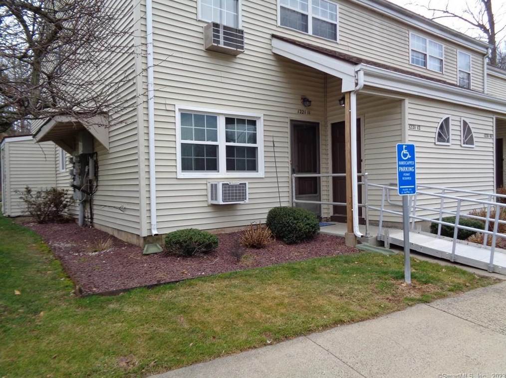 1221 Washington St #11, Middletown, CT 06457