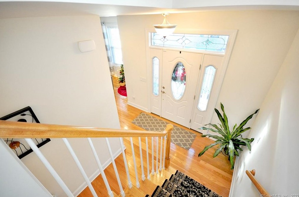4 Windswept Ln, Unionville, CT 06085
