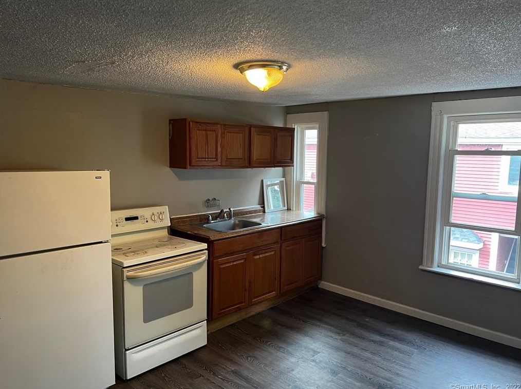 26 Grand St, Suffield CT  06093-3412 exterior