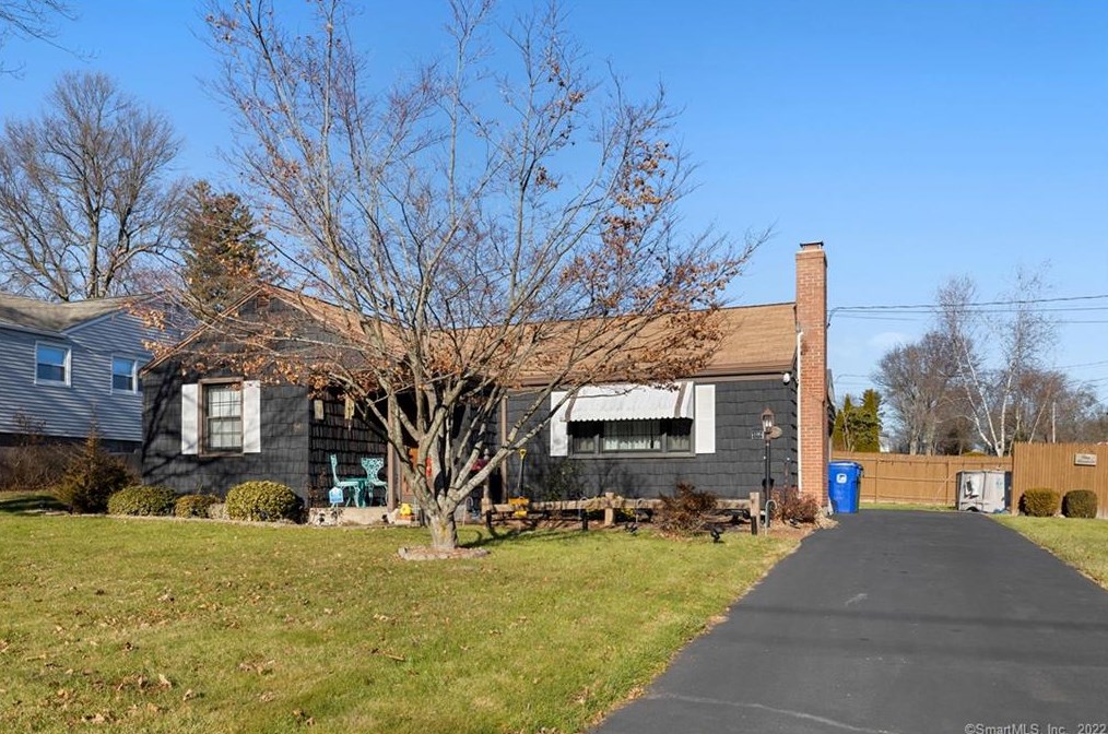 100 Harding Ave, Hartford, CT 06111 exterior