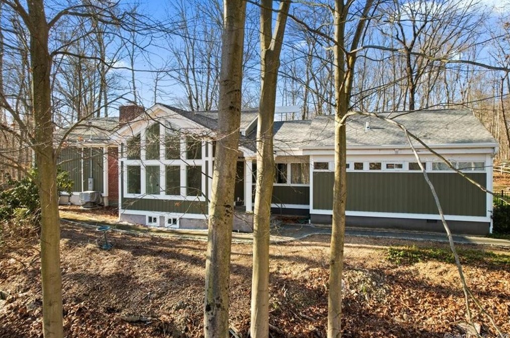 221 Big Oak Rd, Stamford, CT 06903