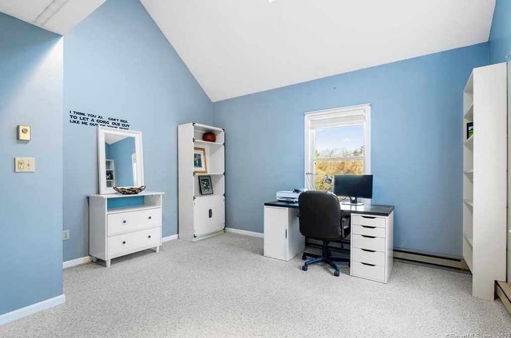 32 Pleasant Valley Rd, Clinton CT  06413-1205 exterior